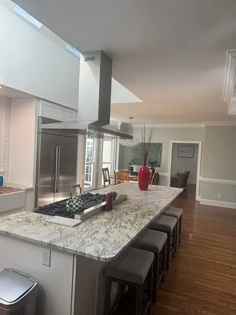 4 bed, 4390 sqft, $8,500 — Photo 3