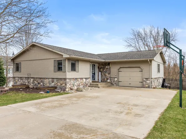356 Birch St, Fremont, MI 49412