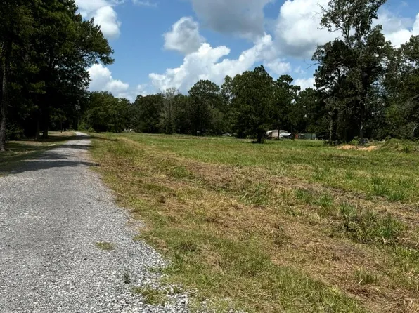 75 Armstrong Dr, Liberty, TX 77575