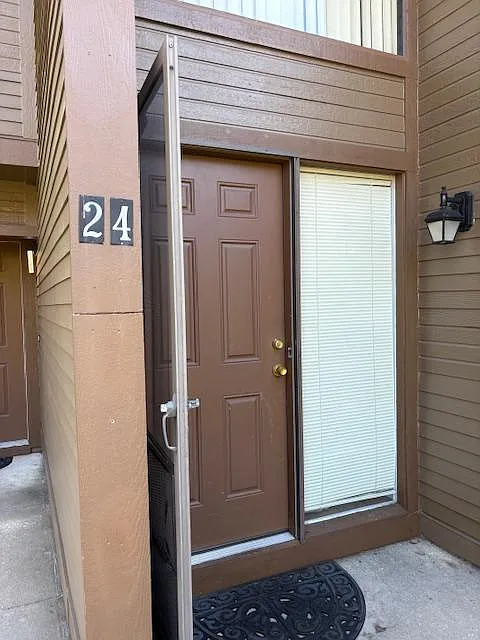 24 Southbury Ct — Photo 3