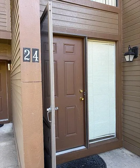 24 Southbury Ct — Photo 3