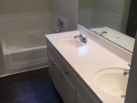 5th image of 1285 Barry Ave APT 303