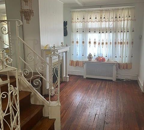 5th image of 5726 Larchwood Ave