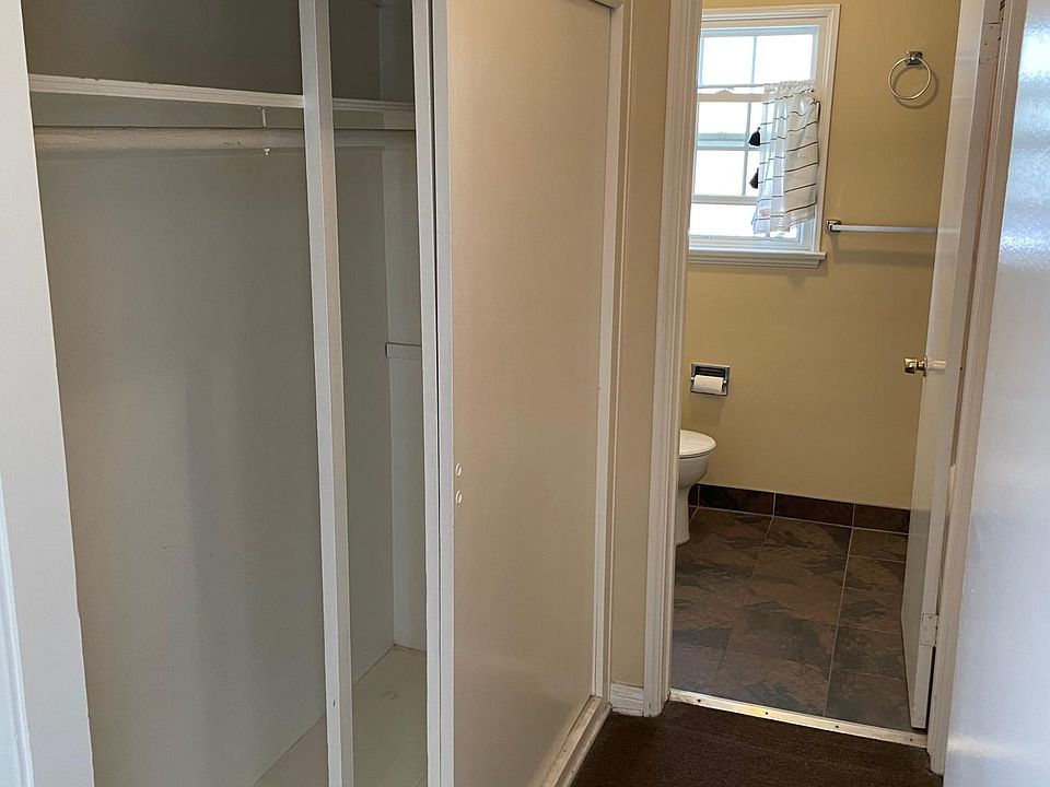 404 Landfair Avenue, Westwood, CA 90024 - Hallway to Bathroom w/ Large Closet