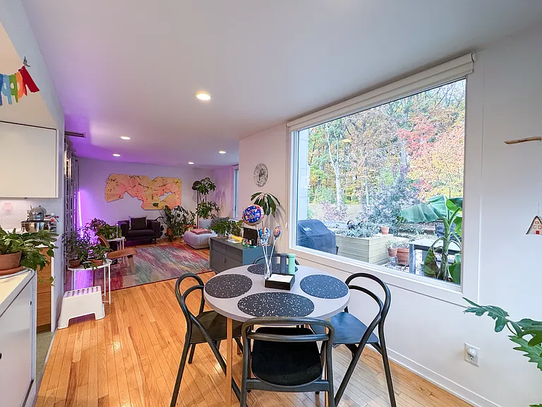 927 Northwood St — Photo 4