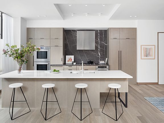 3rd image of 88 Lexington Ave APT Ph1