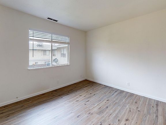 4th image of 2092 Fogg Ave #2