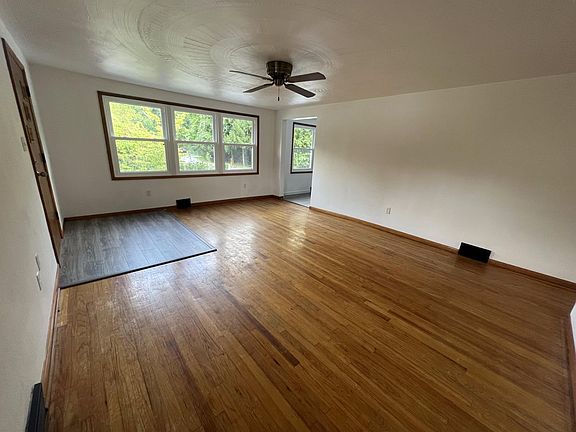 4th image of 100 S Thompson Ln