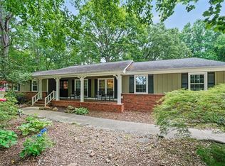 905 Lakeview Rd, Grayson, GA 30017