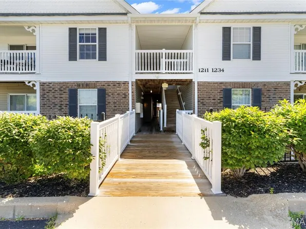 1233 Saravalle Dr, Saint Peters, MO 63376
