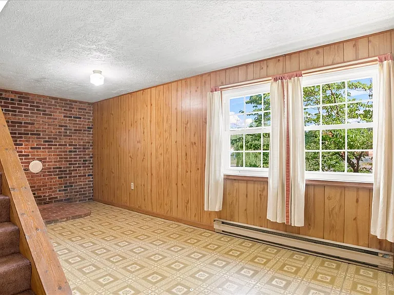 102 Linwood Ct — Photo 41
