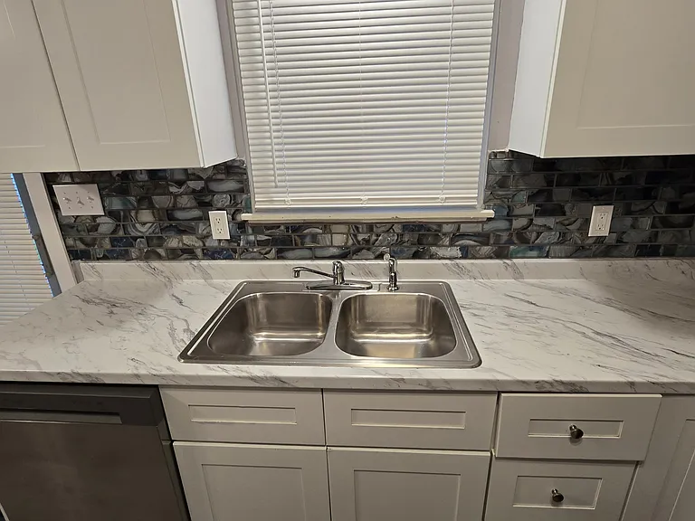 805 E Hemphill Rd — Photo 10