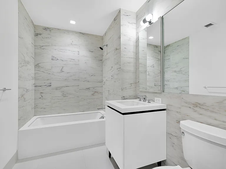 200 E 21st St #7A — Photo 7