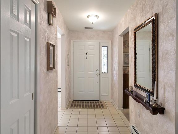 2nd image of 305 Gardenia Dr