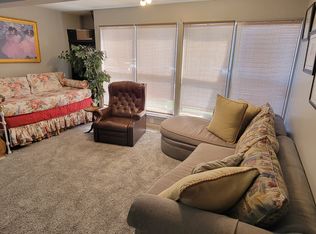 8870 W 106th Ter, Overland Park, KS 66212