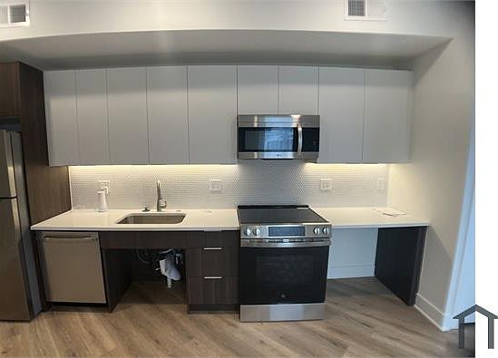 1st image of 4324 Lancaster Ave #301