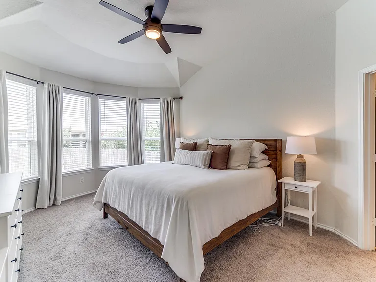 7623 Paraiso Hl — Photo 8