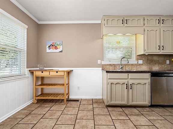 5th image of 1158 Mountain Oaks Dr