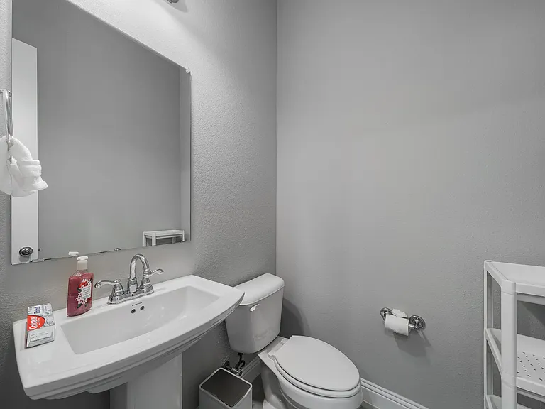 1526 Windermere Way — Photo 14