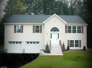 104 Holiday Ln, Montague, NJ 07827