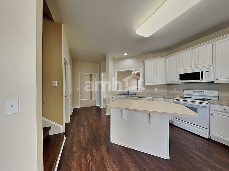 808 Bindon Ln — Photo 3
