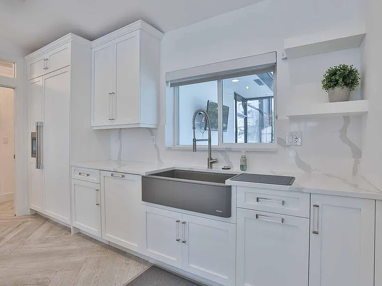 713 Forsyth St — Photo 11