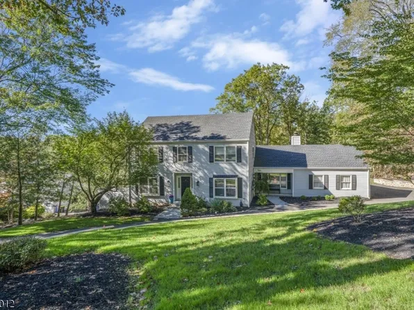 8 Deerwood Trl, Warren Twp., NJ 07059