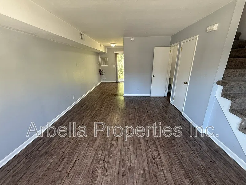 2 bed, 1.5 bath, 819 sqft, $900 — Photo 3