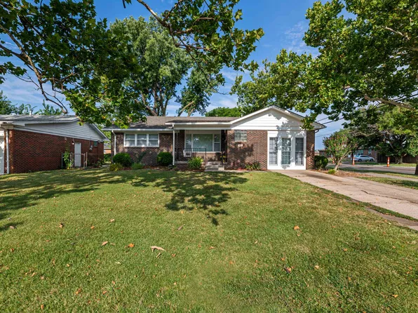 901 S Drury Ln, Wichita, KS 67207