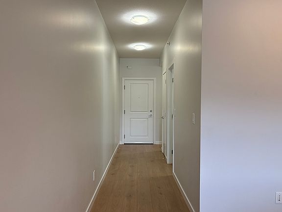 4th image of 1550 Dickson Ave #6