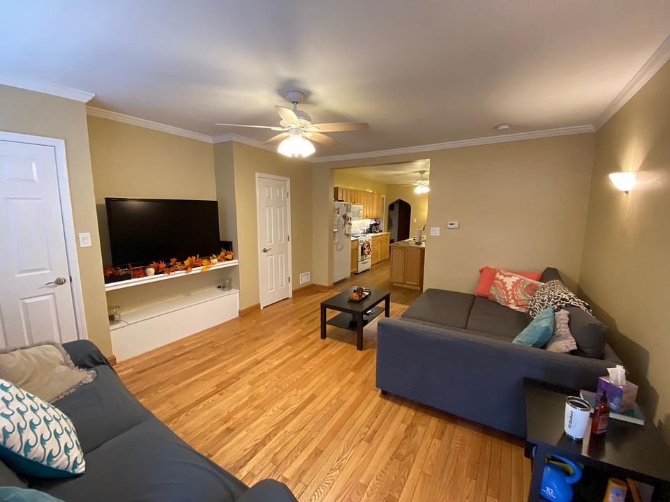 Living room
furniture not included