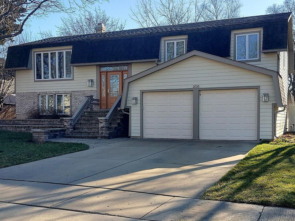 1st image of 208 Edgebrook Dr