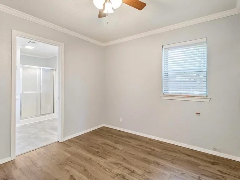 1037 Mobile Cir — Photo 10