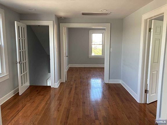 4th image of 240 Church St Unit 2