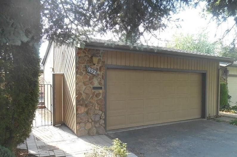 Entry driveway and garage elevation
