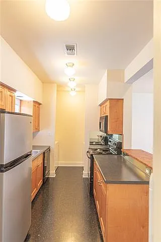 2094 Woodrow St — Photo 2