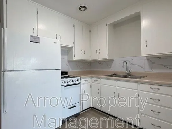 805 S 11th St APT 4, Lincoln, NE 68508