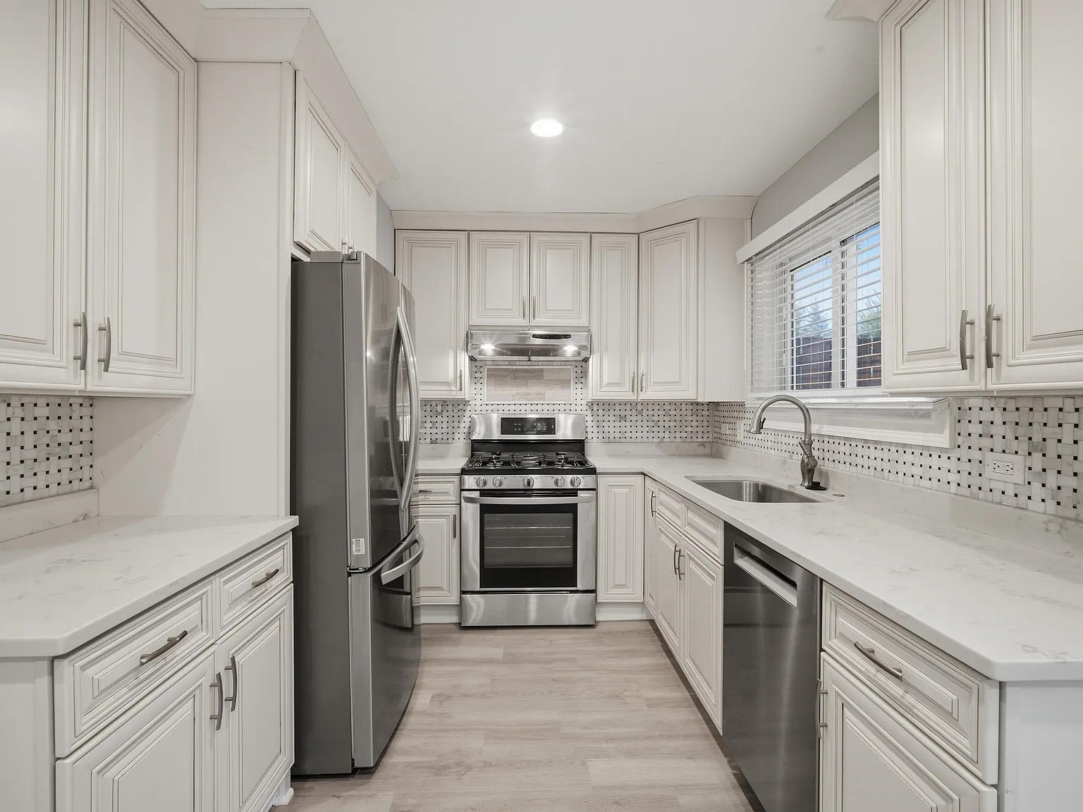 2 bed, 1.5 bath, $2,700 — Photo 4