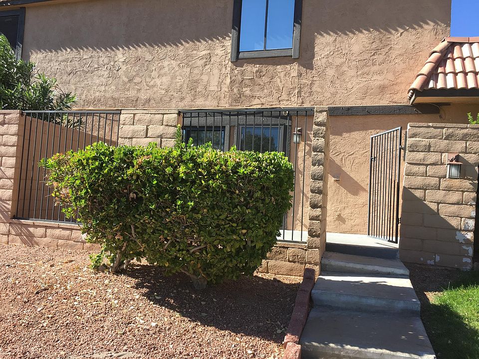 1st image of 300 Brookside Ln