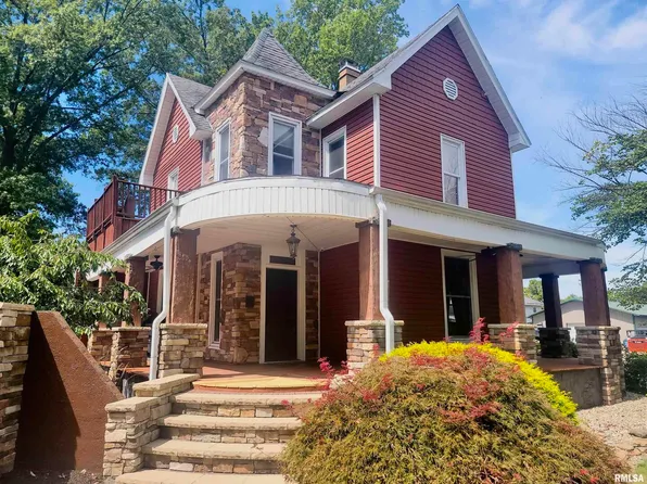 521 N Locust St, Flora, IL 62839