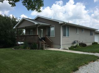 906 C Ave, Vinton, IA 52349