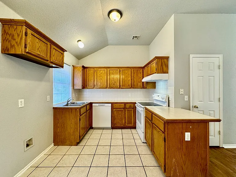 633 NW 121st St — Photo 15