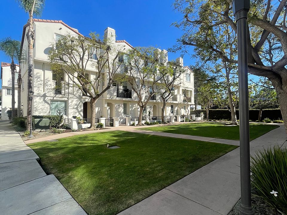 1st image of 136 Beach Side Ct