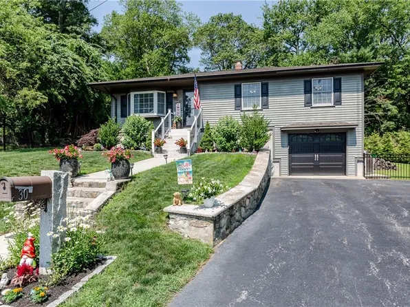 30 Warren Ave, Johnston, RI 02919