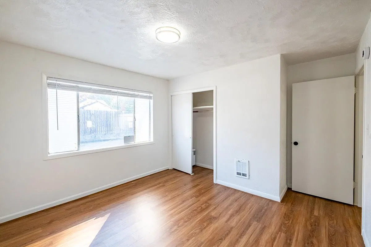 1744 Center St NE — Photo 2