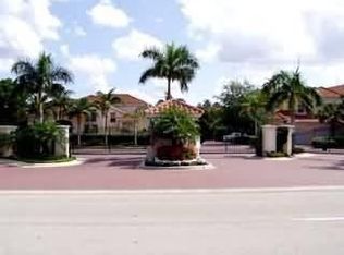 100 L Ambiance Cir #203, Naples, FL 34108