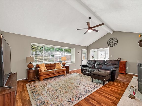4th image of 16203 Forest Bend Ave