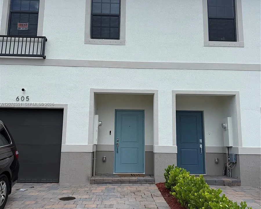 605 NW 6th Ter