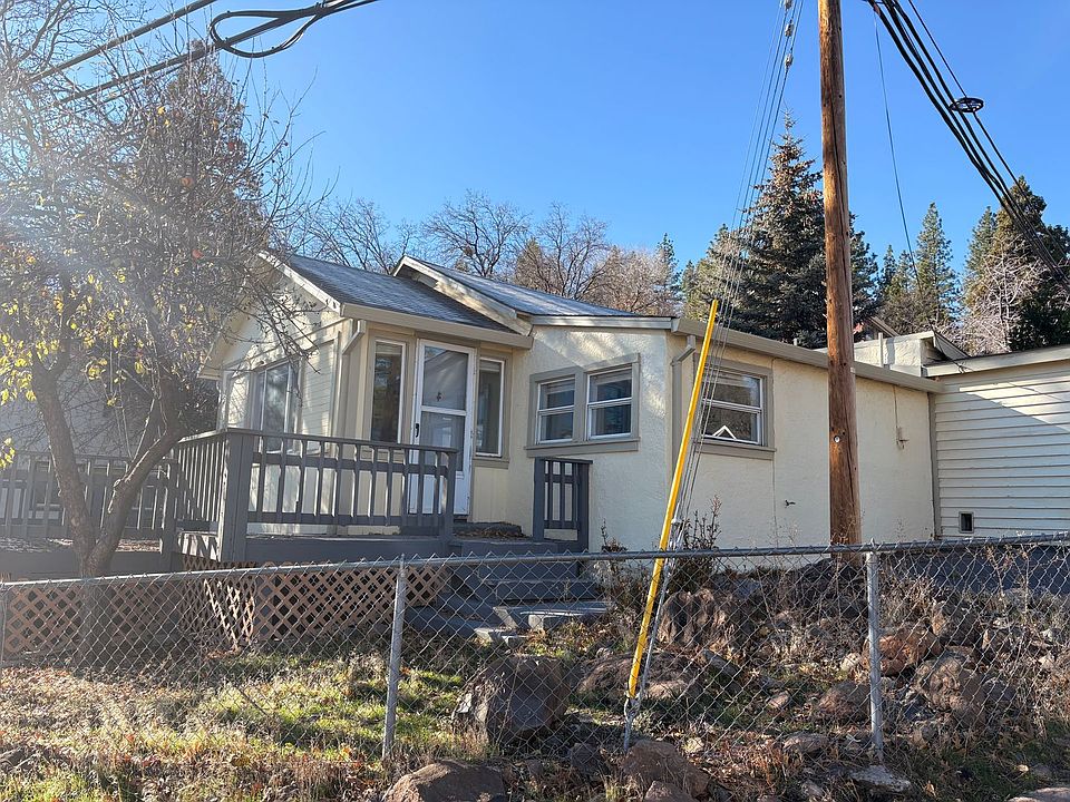 1st image of 220 N Pine St
