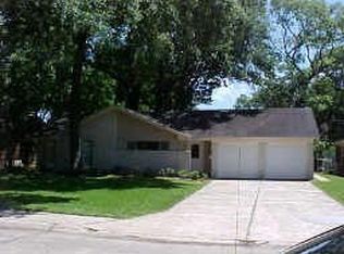 106 Sage St, Lake Jackson, TX 77566